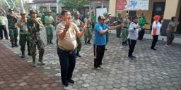 Satgas TMMD Ke 106 adakan senam sambil bergoyang bersama