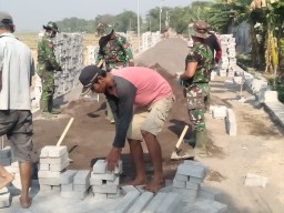 TMMD Kodim 0816/Sidoarjo Kebut Bangun Jalan Paving