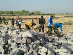 Percepat Pembangunan pelengsengan aliran sungai