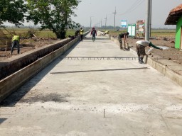 "Pengerjaan jalan rambat beton terus di kejar sesuai target"