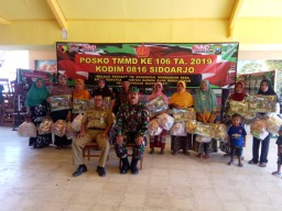 Warga Desa Terima Paket Sembako Gratis TMMD 106 Kodim 0816/Sidoarjo