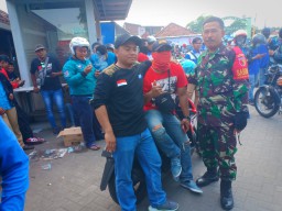 Babinsa Koramil 0816/13 Wonoayu Pantau Aksi Unjuk Rasa