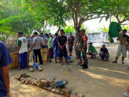 Babinsa Desa Balongtani Jabon Laksanakan Takziah di Wilayah Binaannya.