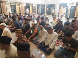 	Koramil 0816/01 Kota melaksanakan Sholat Tahajud bersama warga binaan