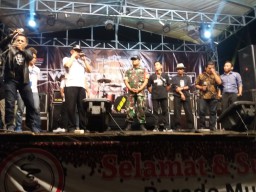 Babinsa Ramil 09 Krian monitoring Parade Musik Revolution Music Fast