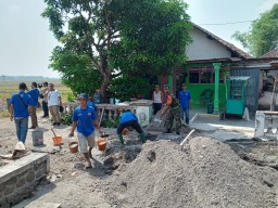 Babinsa Kemuning hadiri Acara Penyerahan Bantuan Bank BRI Kepada warga