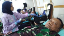 Aksi sosial Babinsa Koramil 0816/03 Buduran ikut donor darah