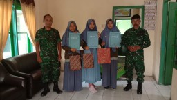 Koramil 0816/13 Wonoayu berikan Sertifikat pada Siswi PKL/PSG SMK YPM
