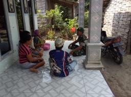 Keakraban Babinsa Desa Banjar Wungu Dengan Warga Desa Binaan