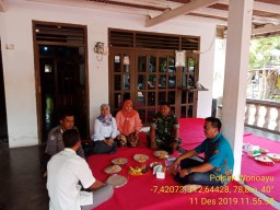 Babinsa 0816/13 Wonoayu Melaksanakan Komsos Di Desa Binaan