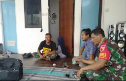 Optimalkan Komsos, Babinsa Jabon Anjangsana ke Rumah Warga