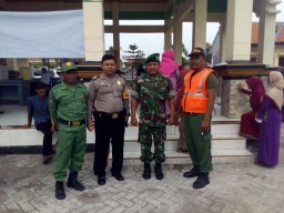 Anggota Babinsa 0816/13 Wonoayu Pantau Pemilihan BPD di Wilayah Binaan