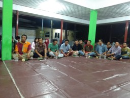 Babinsa ramil 13 Wonoayu dan Warga Ds Pilang Rapat Pembangun Drainase