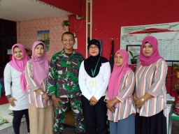 Babinsa Koramil 0816/13 Wonoayu Dampingi Posyandu