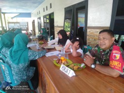 Babinsa Koramil 0816/13 Wonoayu Dampingi Tim Penilai Program Pokok PKK