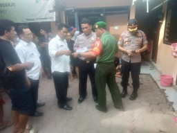 Babinsa Koramil 0816/01 Ds Jati bantu warga binaannya meninggal dunia