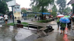 kerja bakti pasca bencana alam puting beliung