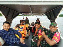 Babinsa Kedungpandan Tak Kenal Lelah Pantau Amankan Wisata di Wilayah
