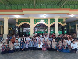 Danramil 0816/08 Jabon Menghadiri Baksos Pengobatan Gratis