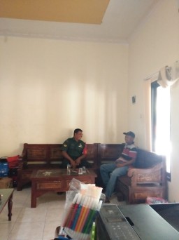 Komsos Babinsa Jabon Dengan perangkat Desa Kupang