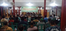 Babinsa bersama Panitia Pilkades menggelar rapat Pembinaan Linmas