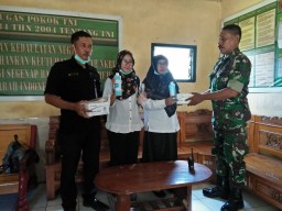 Cegah Penyebaran Covid-19, Koramil 02/Candi Terima Bantuan Masker