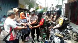 Babinsa koramil 0816/01 dan bhabinkamtibmas Sosialisasi cegah covid19