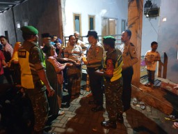 Anggota ramil 0816/13, Polsek Dan Sat Pol PP Kec Wonoayu Adakan Razia