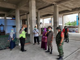 Anggota Ramil0816/07 ikut dlm Penyemprotan dan Sosialisasi Covid 19