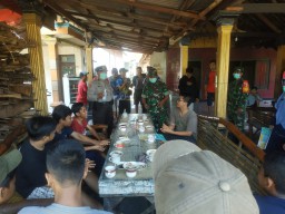 Puskesmas Dan Forkopimka Tarik Melaksanakan Sosialisasi, Penyemprotan