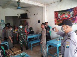 Babinsa koramil 0816/01 sinergi himbau warga hindari kerumunan