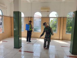 PENYEMPROTAN DESINFEKTAN KALI INI DI DESA PONOKAWAN KECAMATAN KRIAN