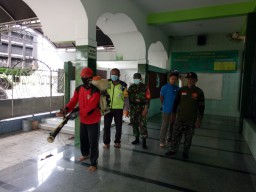 Koramil 0816/12 bersama Puskesmas sosialisasi penyemprotan desinfektan