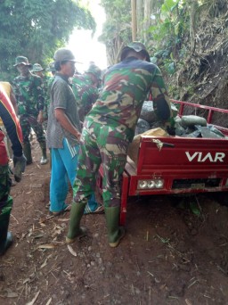 Jalan Sempit Di TMMD Situbondo Butuh Kesabaran