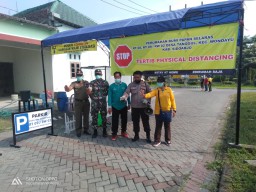 Danramil 13 Wonoayu Forpimka Pantau Kawasan tertib Physical Distancing