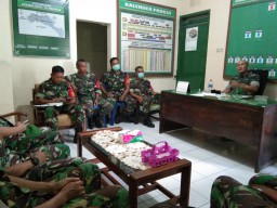 Danramil 03 Buduran berikan arahan gugus tugas terkait posko covid19