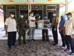 Babinsa Prambon beri himbauan warga tetap tenang sosial distancing