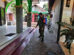 Penyemprotan Disinfektan di Ds Lemujut Untuk cegah Penyebaran Covid19