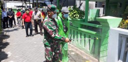 PENYEMPROTAN DISINFEKTAN BERSAMA MUSPIKA KEC. SEDATI DI DESA BETRO