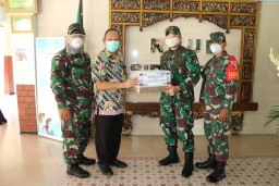 Dandim 0816/Sidoarjo beri bantuan masker pada Tim Medis RSUD Sidoarjo
