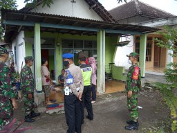 Cegah Covid-19, Anggota Koramil 0816/11 Tarik Ikut sosialisisasi