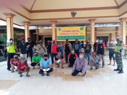 Posko Relawan Covid-19 Ds Kraton beraksi laksanakan penyemprotan