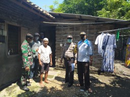 Kepedulian terhadap masyarakat binaannya oleh Babinsa Koramil 0816/12