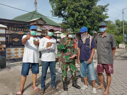 GUNA CEGAH COVID -19,BABINSA WONOAYU DAN KARTAR LAKUKAN PENYEMPROTAN