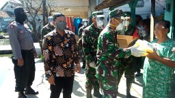 Peduli Dampak Covid-19 Koramil 0816/06 Tanggulangin Bagikan Sembako