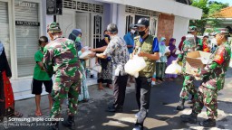 Koramil 0816/01 membagikan Sembako di Kelurahan Celep Kec Sidoarjo
