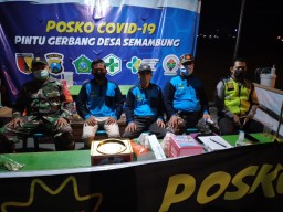 “Babinsa Koramil 17 Gedangan Ikut Membantu Pos Pantau Desa Binaan”