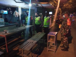 Patroli gabungan TNI/Polri dan Satpol PP Krian terus dilaksanakan awal