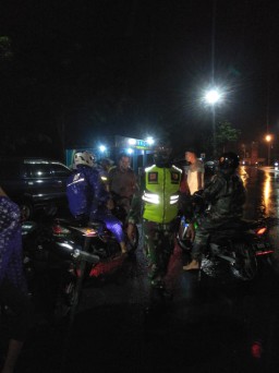 Intensifkan Penerapan PSBB Di Cek Point Desa Mliriprowo