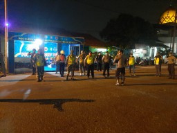 Babinsa Koramil 0816/04 Porong Tegakkan Aturan PSBB